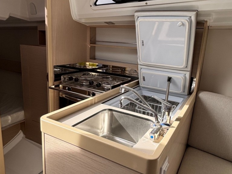 Sailboat rental in Ajaccio - Bénéteau Oceanis 30.1