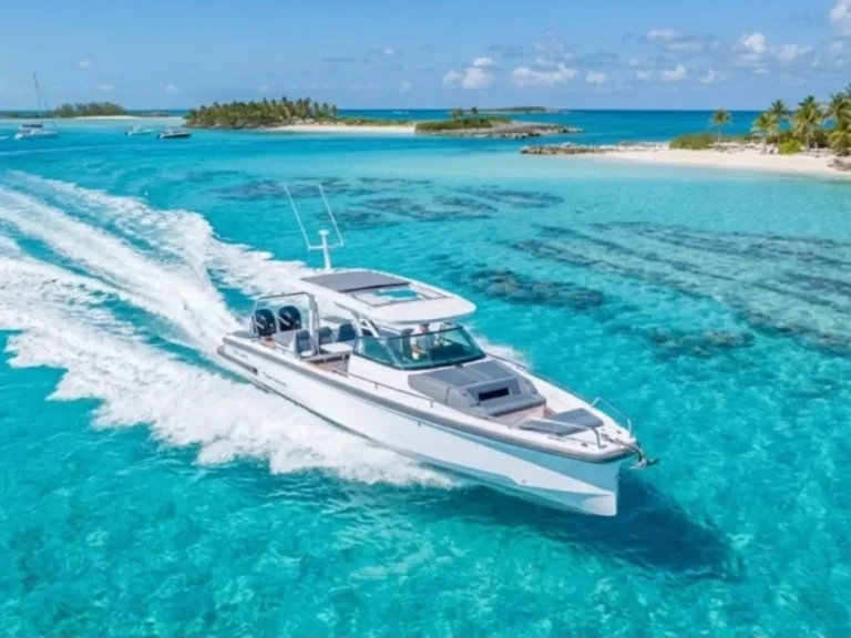 Rent a Axopar 38 Sun-Top Miami