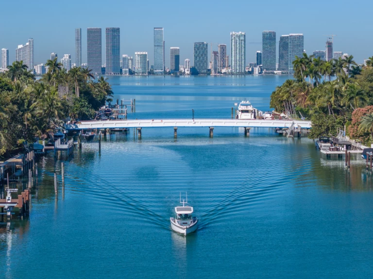 Boat rental Axopar 38 Sun-Top in Miami on Samboat