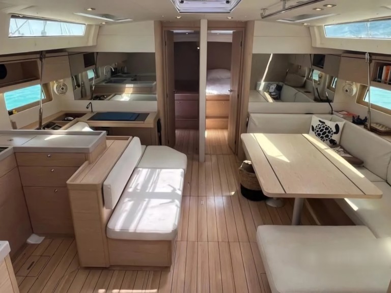 Bareboat Rental Sailboat Bénéteau with a boat licence