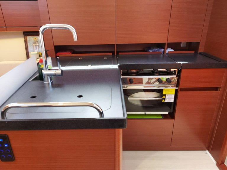 Sailboat rental in Lávrio - Hanse Hanse 418