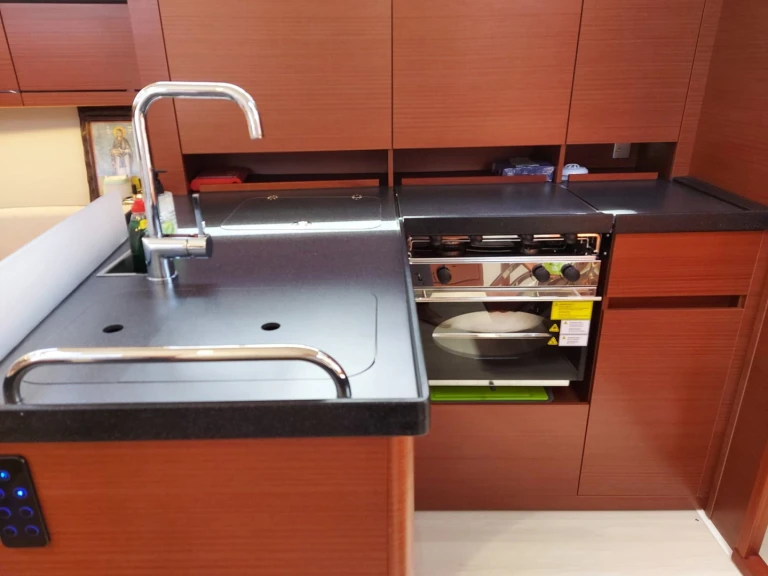 Sailboat rental in Lávrio - Hanse Hanse 418