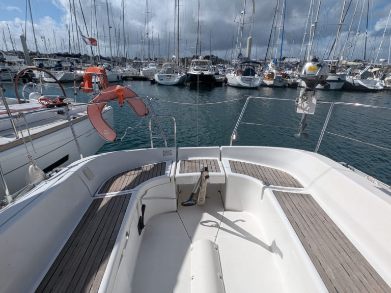 Sailboat rental in Saint-Quay-Portrieux - Bénéteau Oceanis 311 DL