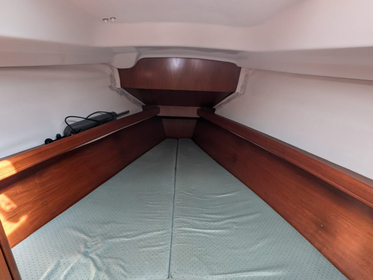 Boat rental Bénéteau Oceanis 311 DL in Saint-Quay-Portrieux on Samboat