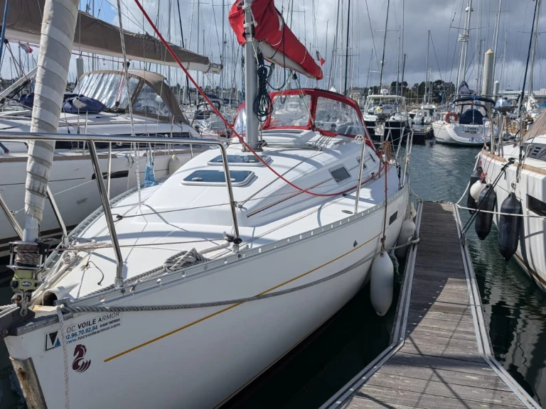 Sailboat rental with or without captain Bénéteau Saint-Quay-Portrieux