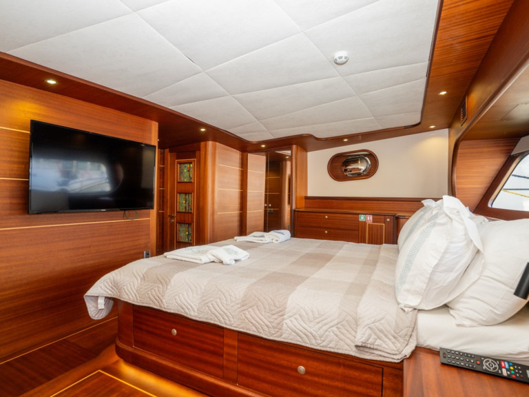 Yacht charter Bodrum cheap Carpediem coral