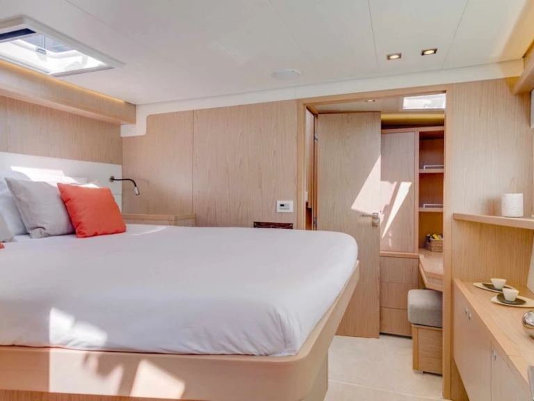 Rent a Lagoon Lagoon 52 F Saint-Tropez