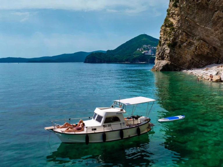 Navar 710 in Budvanski Zaliv on SamBoat