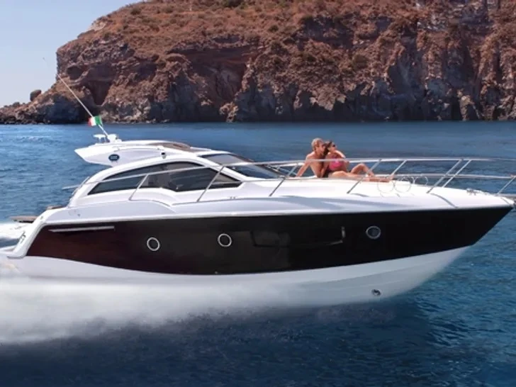 Motorboat for rent Beaulieu-sur-Mer at the best price