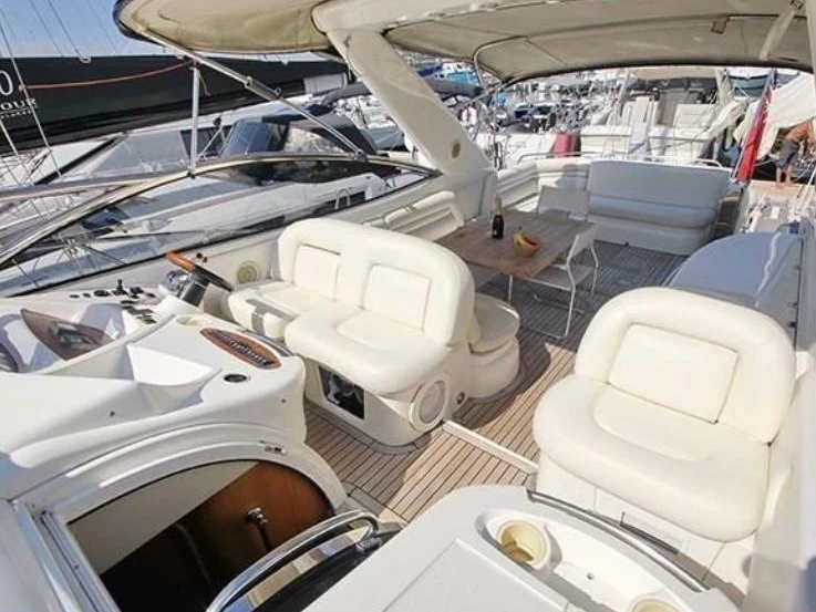 Motorboat rental with or without captain Sunseeker Port Camille Rayon
