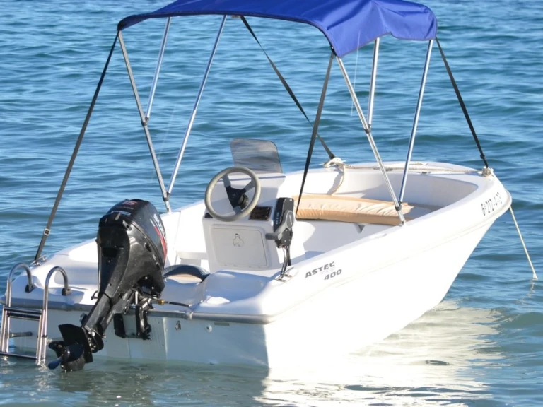 Yacht charter Málaga cheap 400