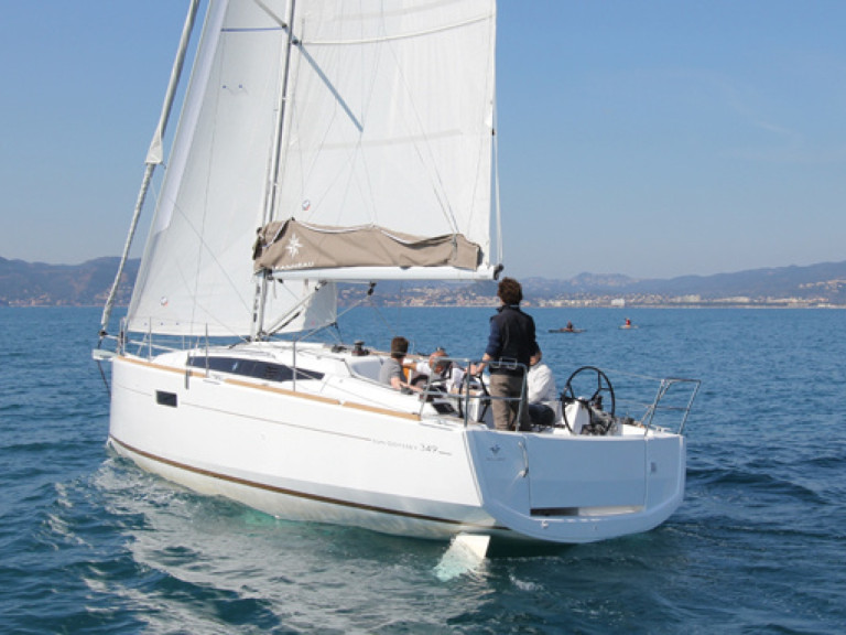 Sailboat rental in Port-Haliguen - Jeanneau Sun Odyssey 349