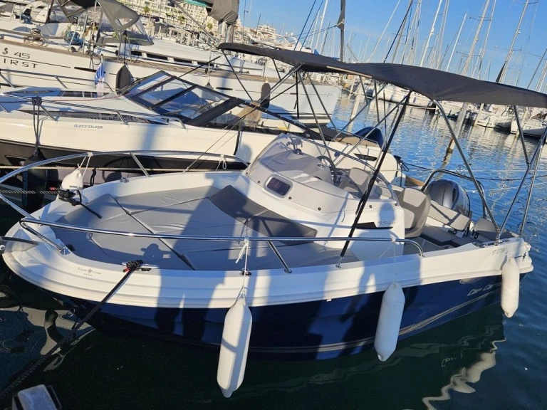 Yacht charter Saint-Florent cheap Cap Camarat 5.5 WA Serie 2