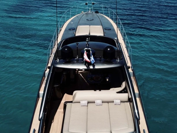 Bareboat Rental Luxury Yacht Sunseeker with a boat licence