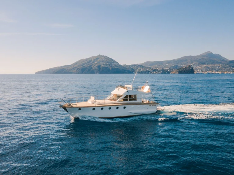 San Lorenzo San Lorenzo 42s in Procida on SamBoat