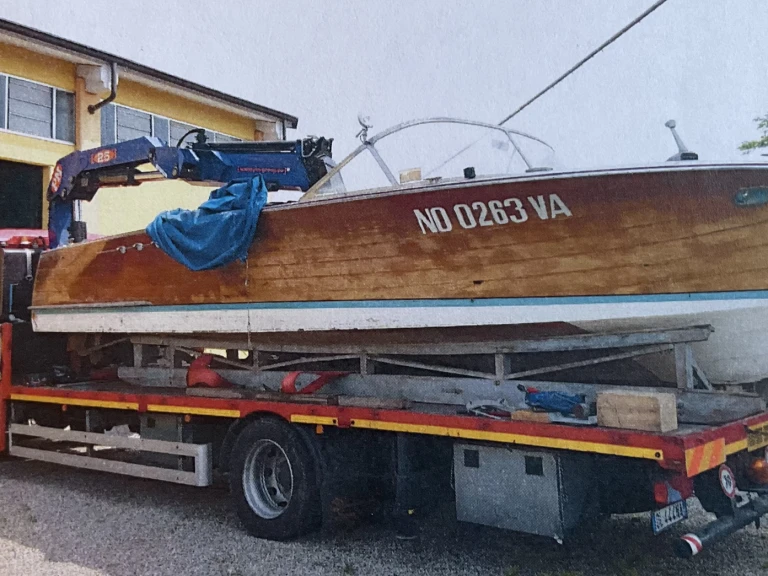 Motorboat for rent Kreisfreie Stadt Potsdam at the best price