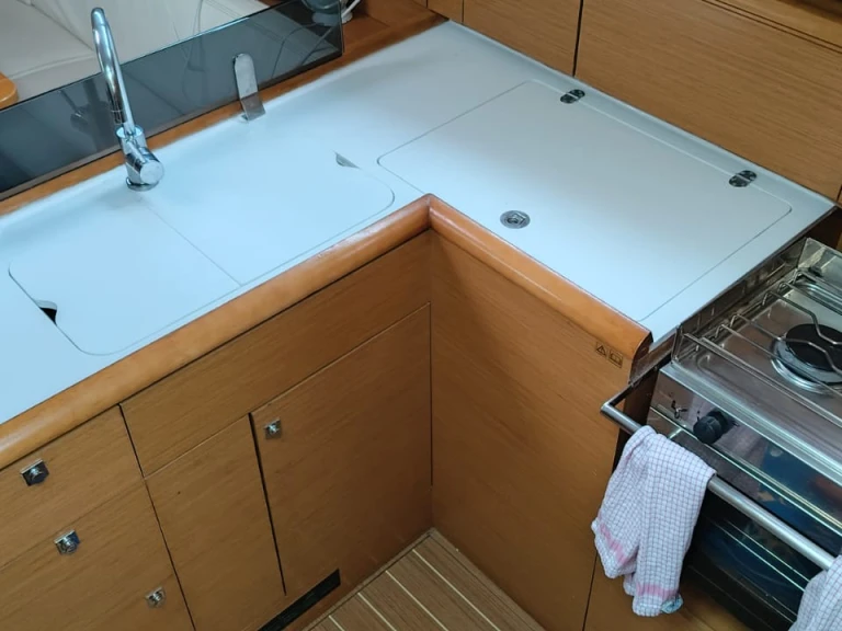 Sailboat rental in Port-Haliguen - Jeanneau Sun Odyssey 379