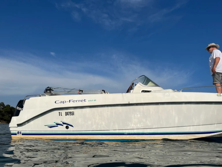Yacht charter Les Salins d'Hyères cheap Cap Ferret 652 DC