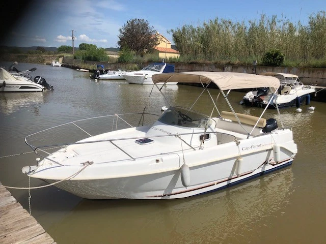 B2 Marine Cap Ferret 652 DC in Les Salins d'Hyères on SamBoat