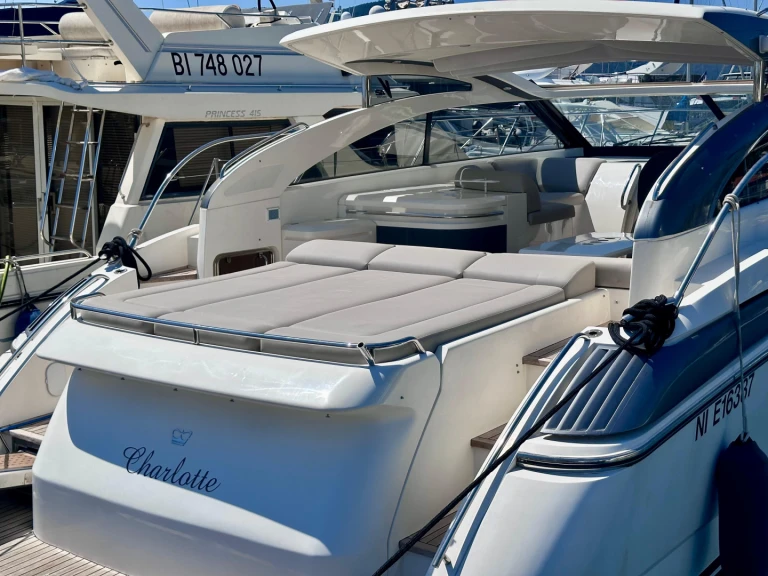 Motorboat for rent Villeneuve-Loubet at the best price