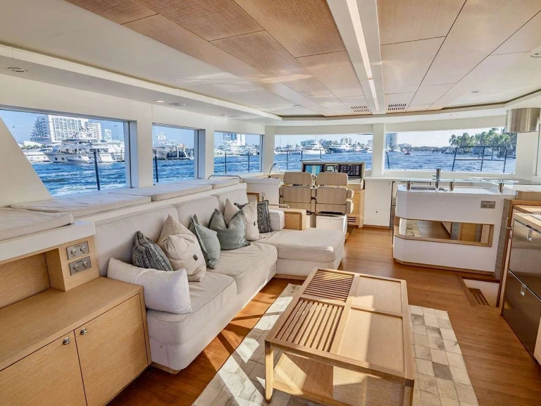 Luxury Yacht for rent Nassau at the best price