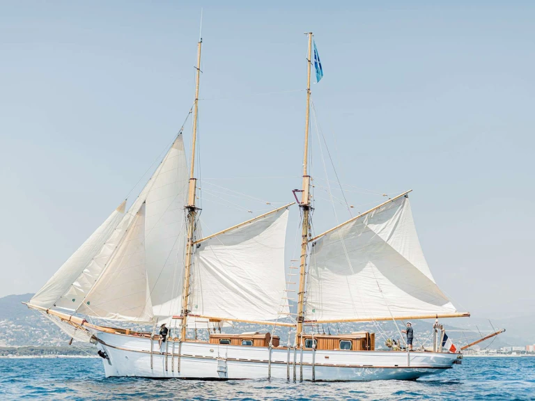Schooner O'Remington  charter bareboat or captained in  Cannes
