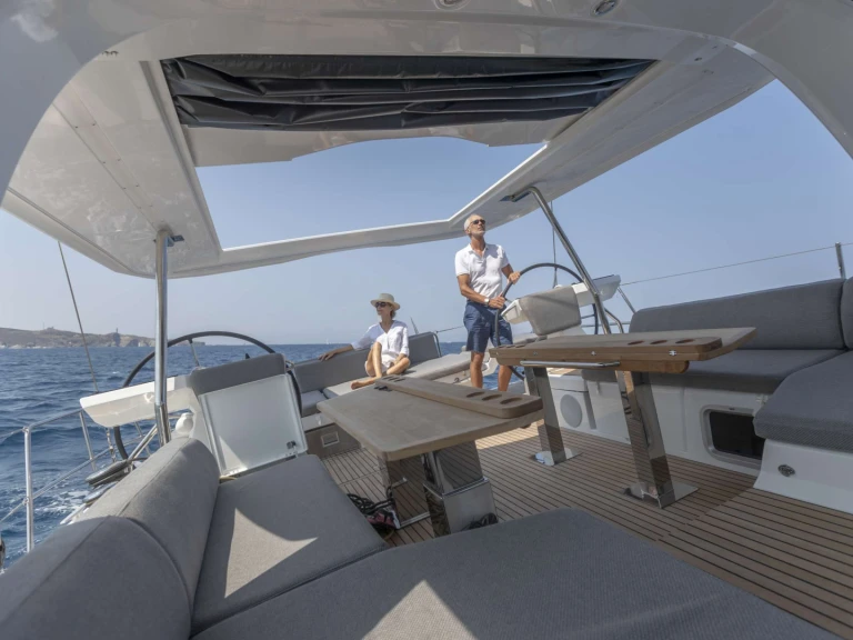 Rent a Jeanneau TEQUILA GT-TIME Palma de Mallorca