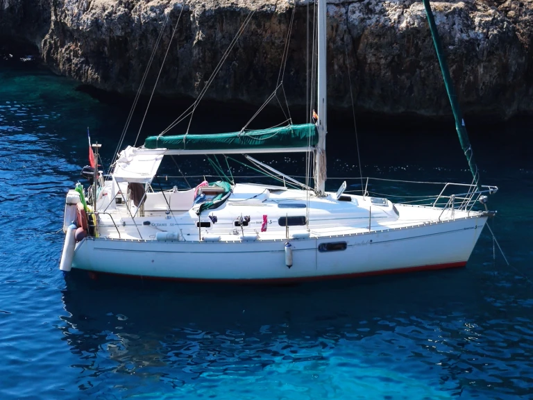 Sailboat for rent Arzon at the best price