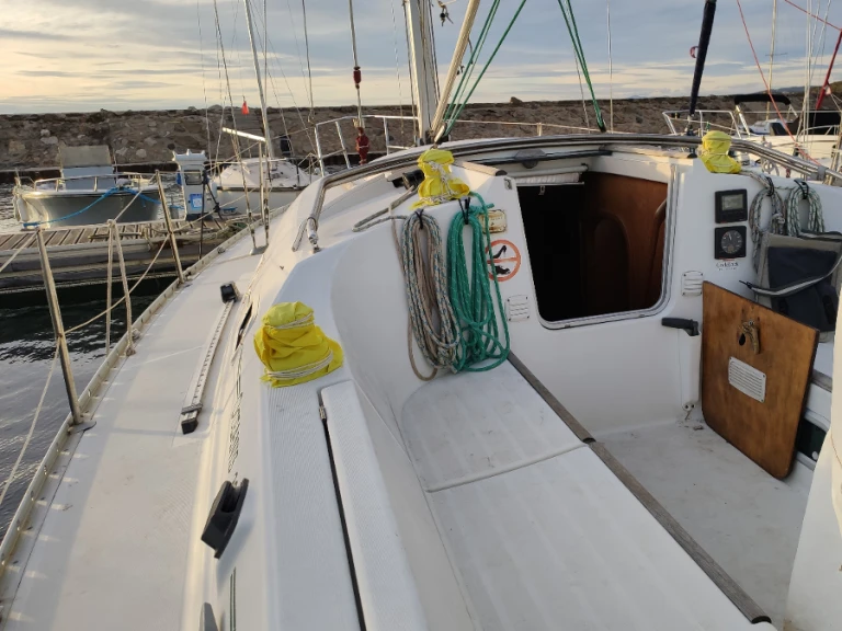 Yacht charter Arzon cheap Oceanis 321