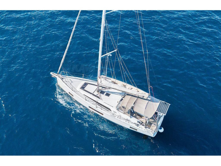 Sailboat for rent Plataniás at the best price