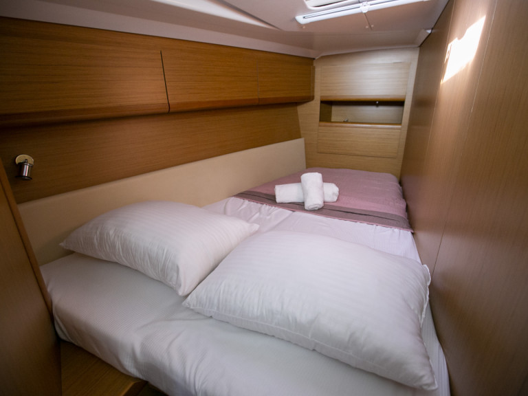 Sailboat rental in Plataniás - Jeanneau Sun Odyssey 49i