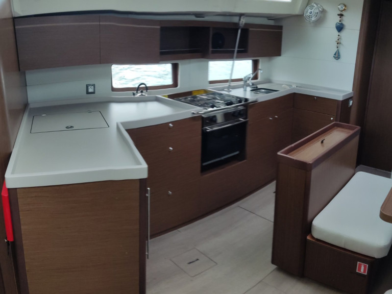 Bareboat Rental Sailboat Bénéteau with a boat licence