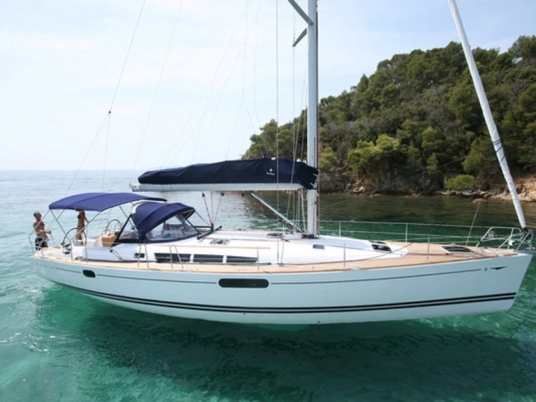 Sailboat rental with or without captain Jeanneau Keramotí