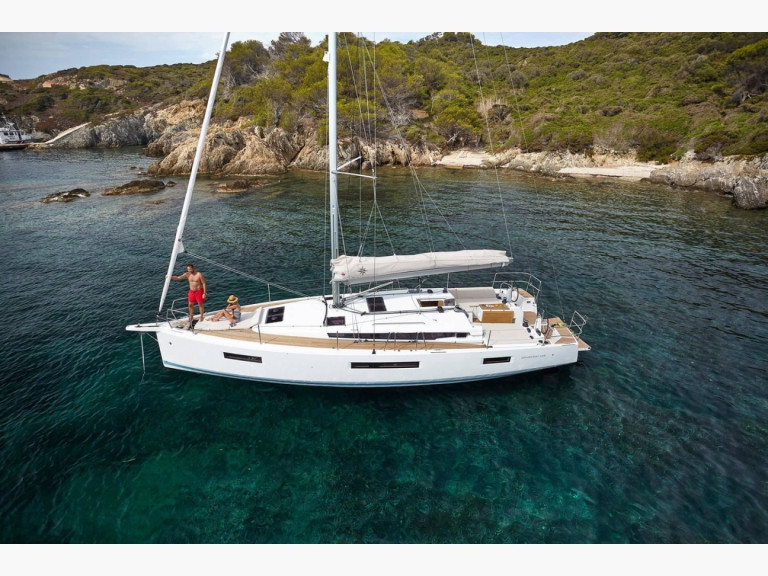 Sailboat for rent Préveza at the best price