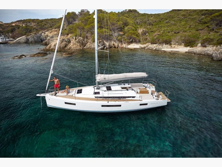 Sailboat for rent Préveza at the best price