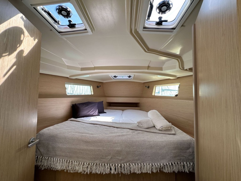 Yacht charter Cambrils cheap Oceanis 41.1