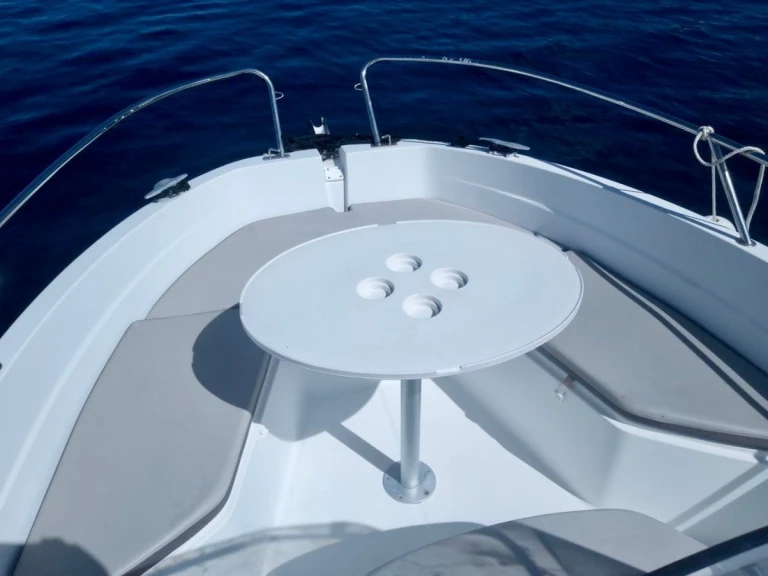 Yacht charter Sainte-Rose cheap Cap Camarat 5.5 CC Serie 2