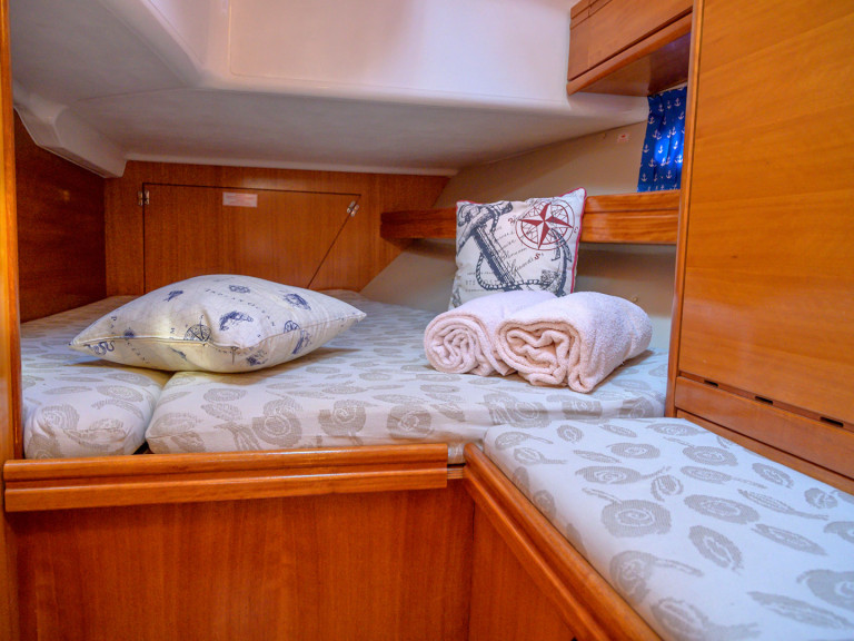 Sailboat for rent Palioúri at the best price