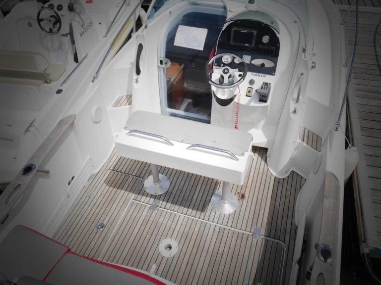 Bareboat Rental Motorboat Bénéteau with a boat licence