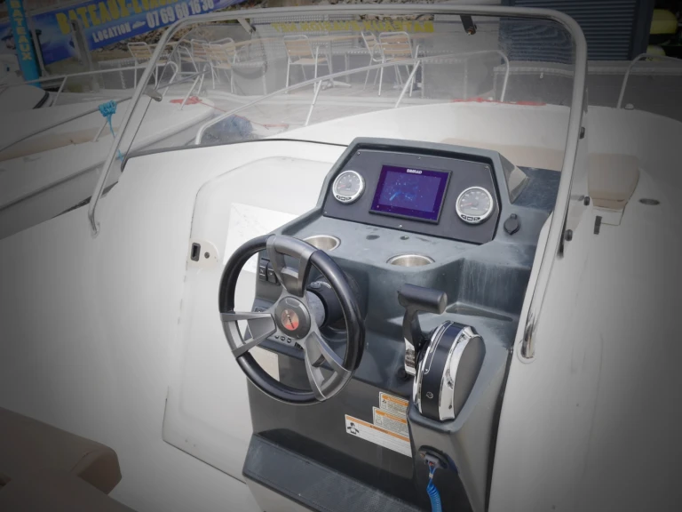 Rent a Quicksilver QUICKSILVER 675 ACTIV La Baule-Escoublac