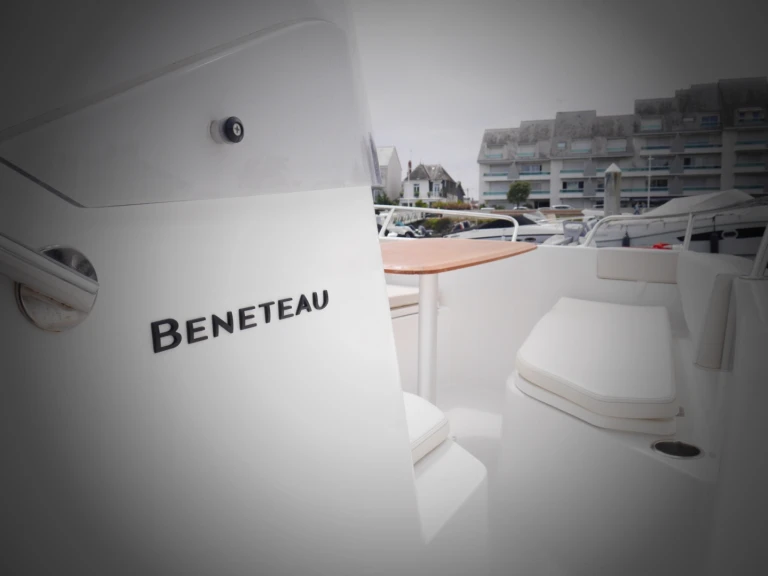 Motorboat rental in La Baule-Escoublac - Bénéteau Flyer 8