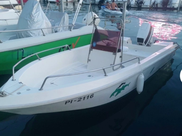 Bareboat Rental Motorboat Sidra Cantieri with a boat licence