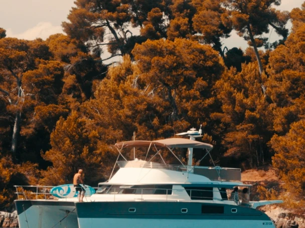 Boat rental Fountaine Pajot Cumberland 44 in Golfe-Juan on Samboat