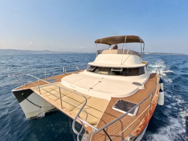 Bareboat Rental Catamaran Fountaine Pajot with a boat licence