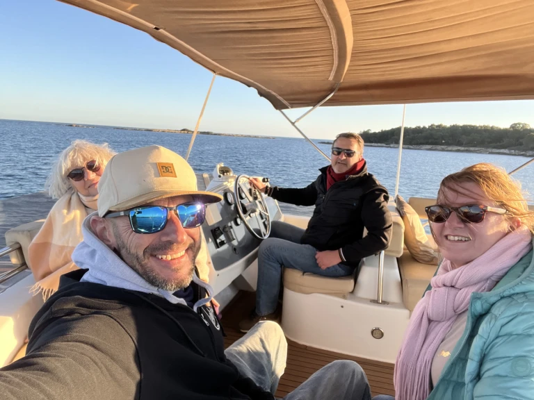 Motorboat rental with or without captain Fountaine Pajot Monaco