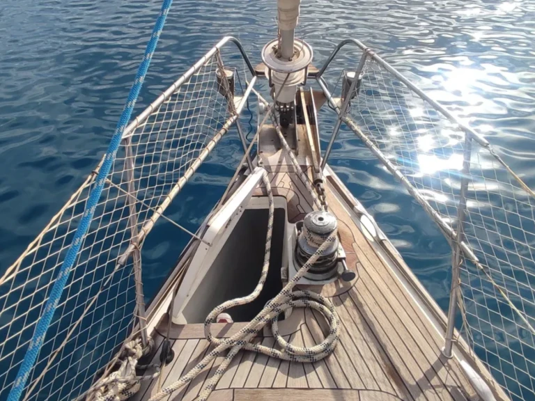 Rent a Jeanneau Sun Odyssey 54 DS Syros Port