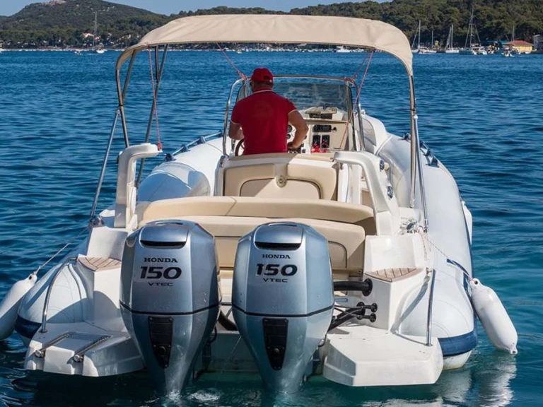 Marlin Boat 26 charter bareboat or captained in  Medulin