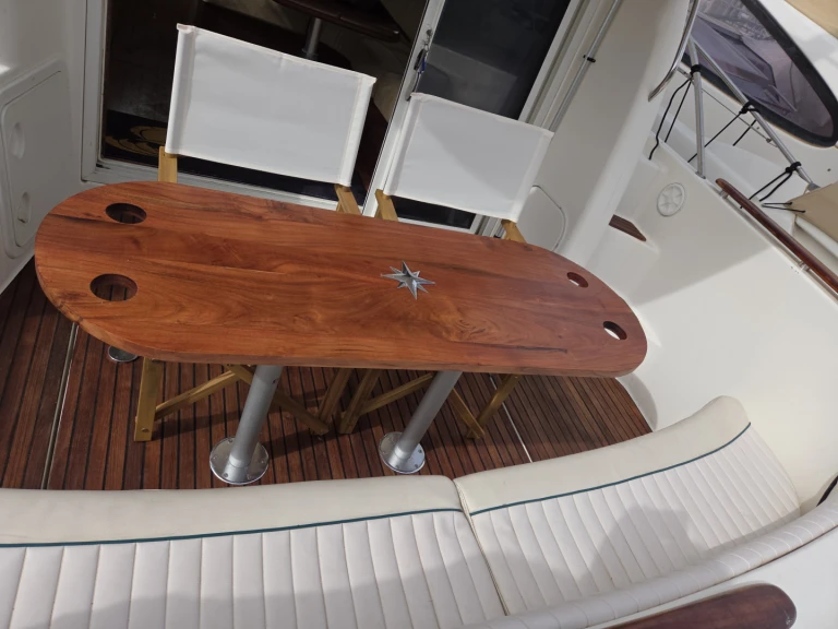 Motorboat rental with or without captain Jeanneau Toulon