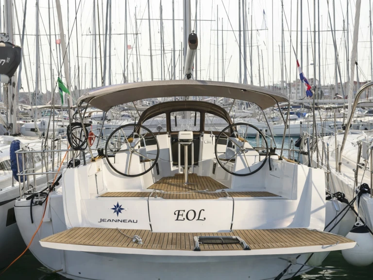 Bareboat Rental Sailboat Jeanneau with a boat licence