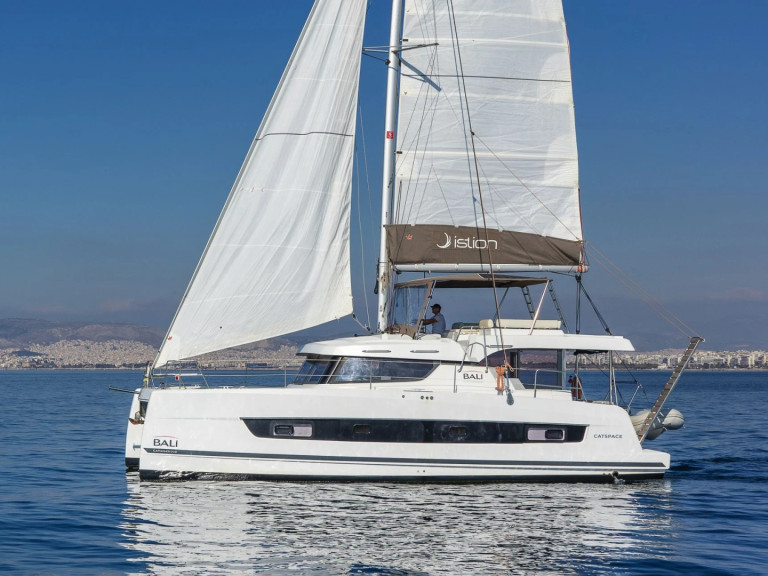 Catamaran for rent Lefkáda at the best price